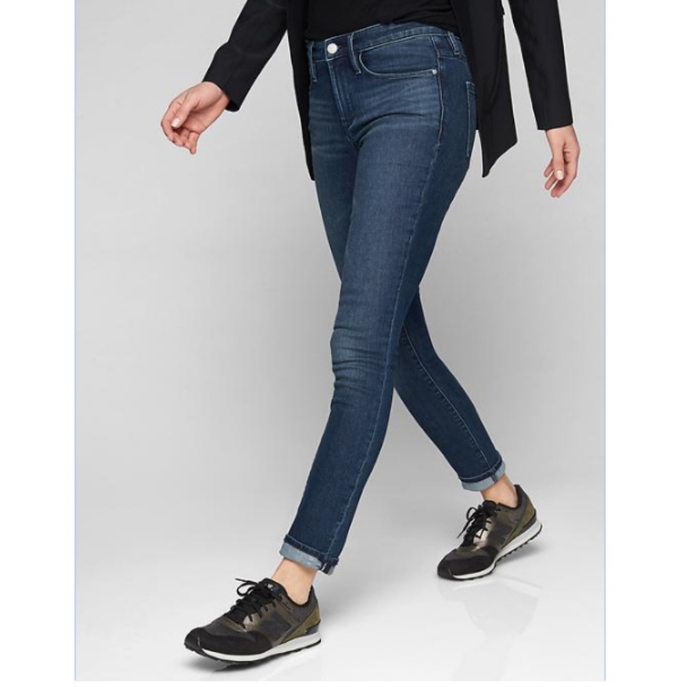 Hemmed NWT Athleta Dark Washed Skinny Jeans